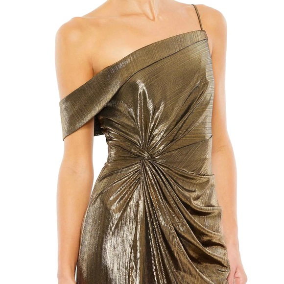 Mac Duggal | Leena | METALLIC OFF THE SHOULDER GOWN - Picture 5 of 16